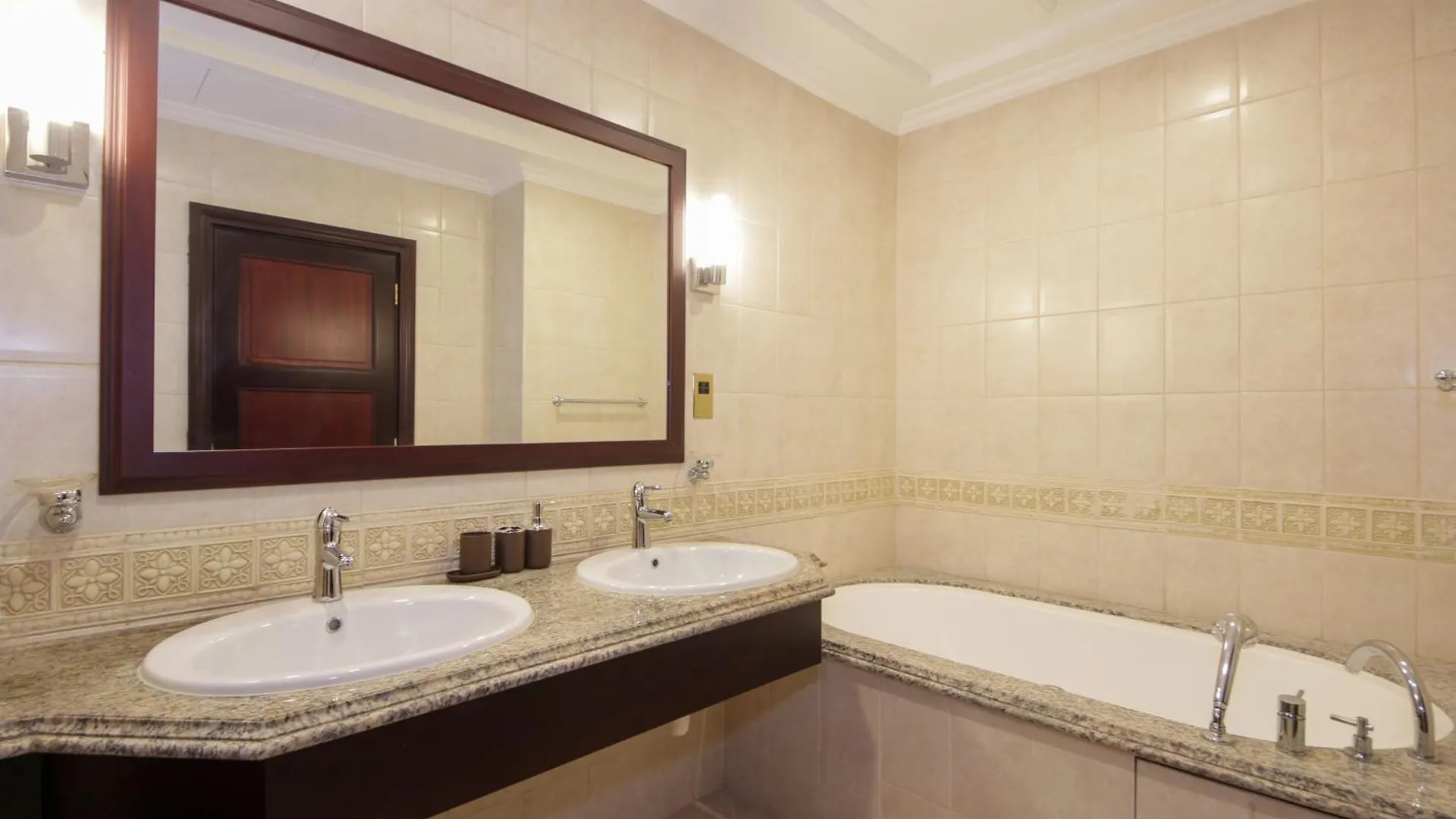 Cozy 4Br Maid Villa At Canal Cove Palm Jumeirah Dubai United Arab Emirates