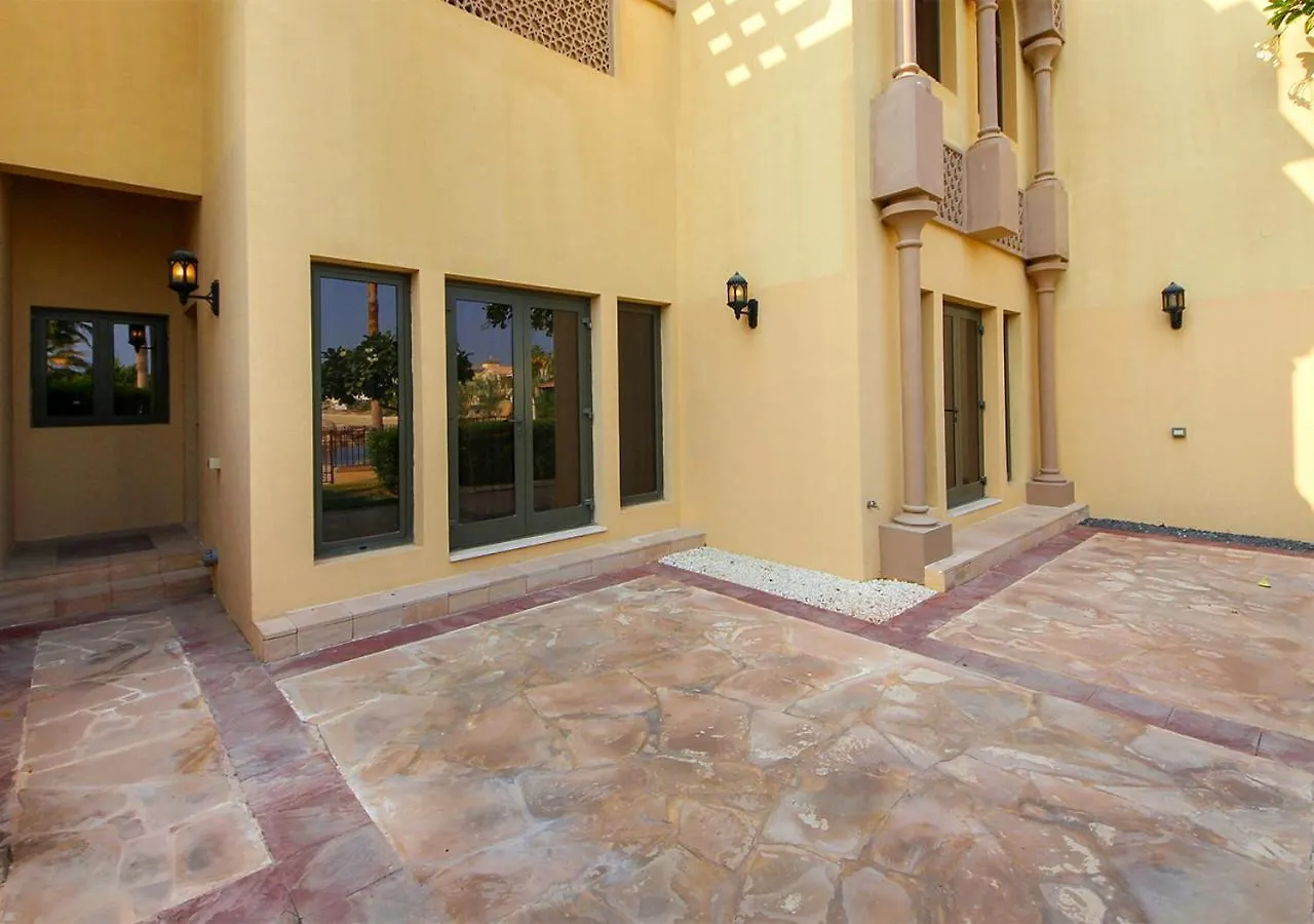 Cozy 4Br Maid Villa At Canal Cove Palm Jumeirah Dubai United Arab Emirates